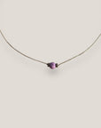 Collar minimal con bola 6mm de lava malva con separadores gunmetal con cristalitos blancos
