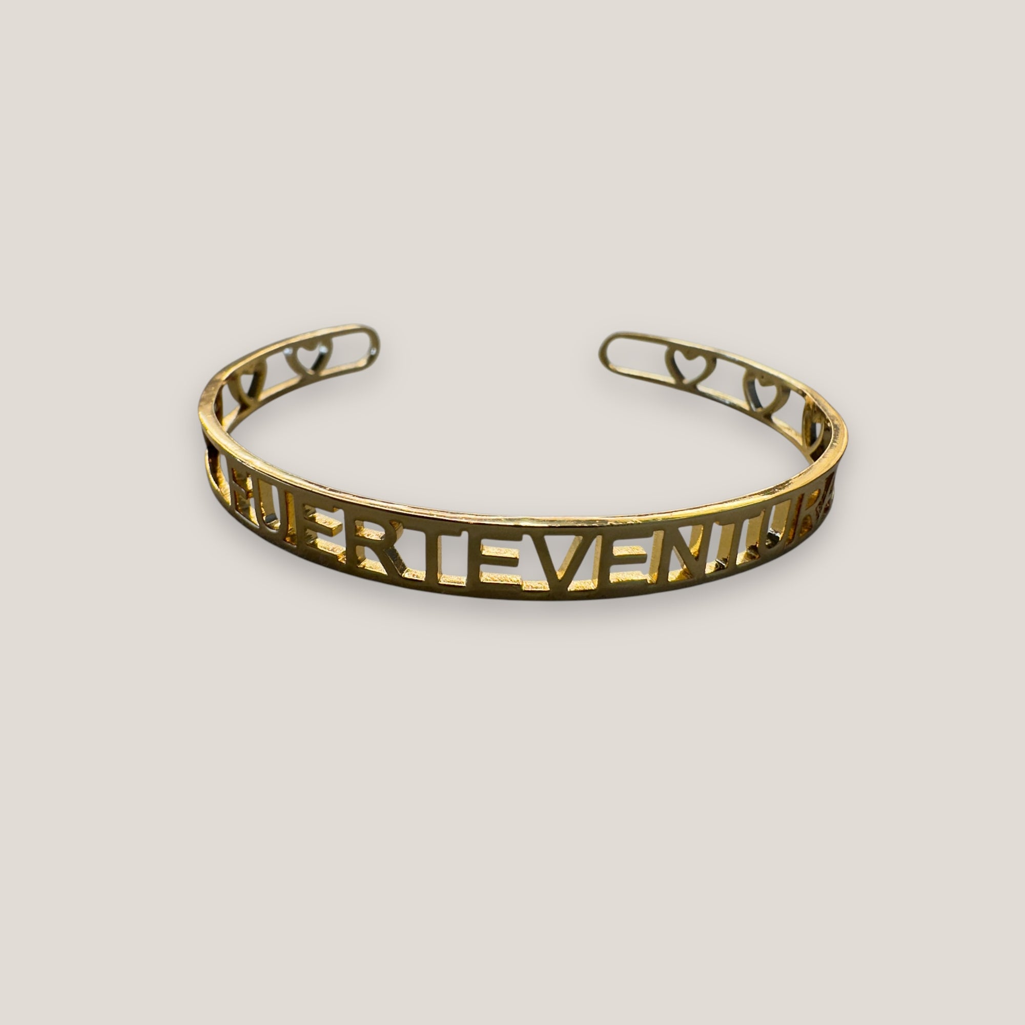 Brazalete Fuerteventura corazones acero titanio oro