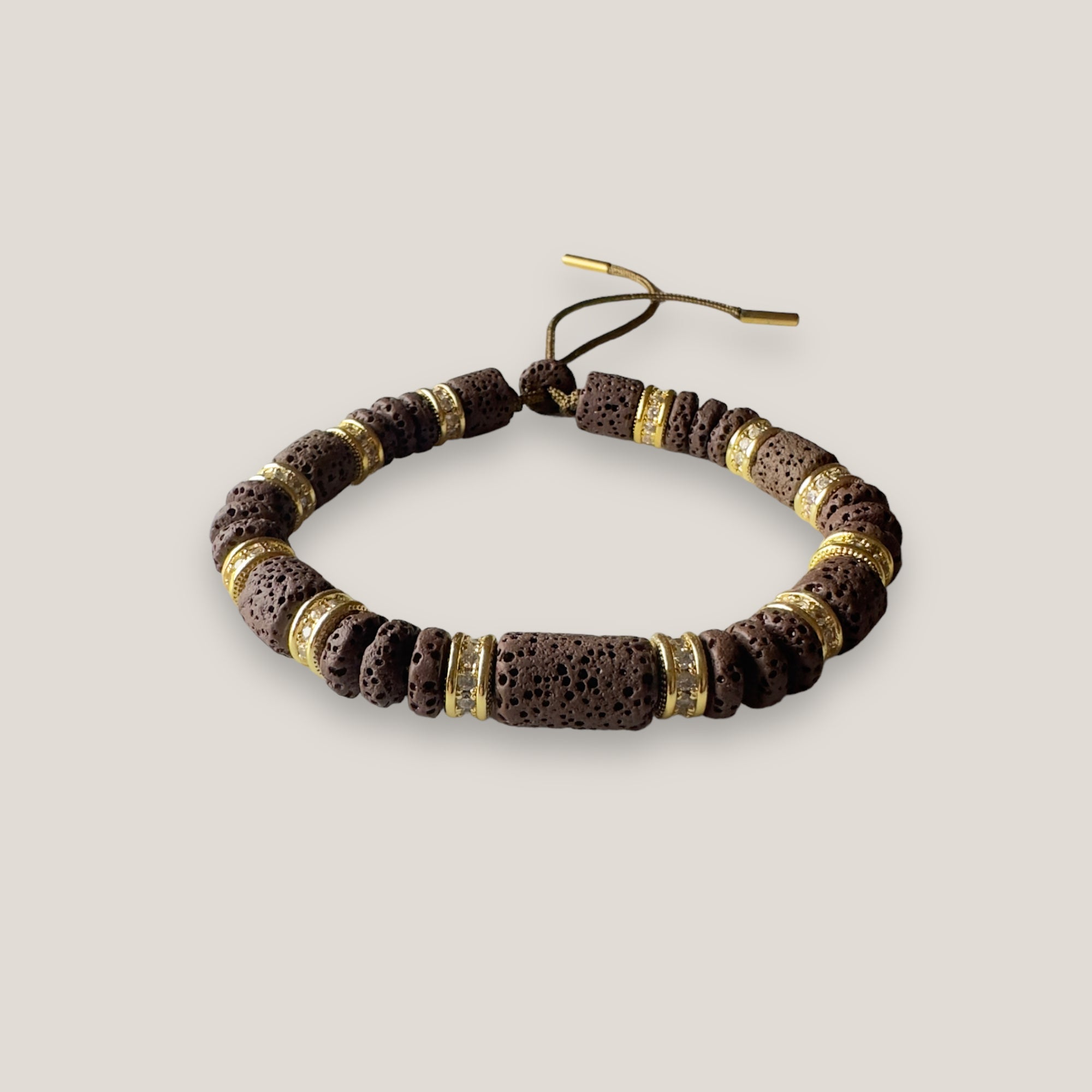 Pulsera Fuerte Beads tambor, con discos y tambores de lava marrón oscuro y rondeles dorados con circonitas