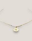 Collar midi con medalla dorada esmaltada en blanco con palmera oro