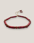 Pulsera con tubos y cuentas de lava fucsia y brillis oro con cristalitos rosas