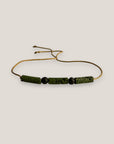 Pulsera minimal con tres tubos esponja coral caqui y dos bolitas de lava negra