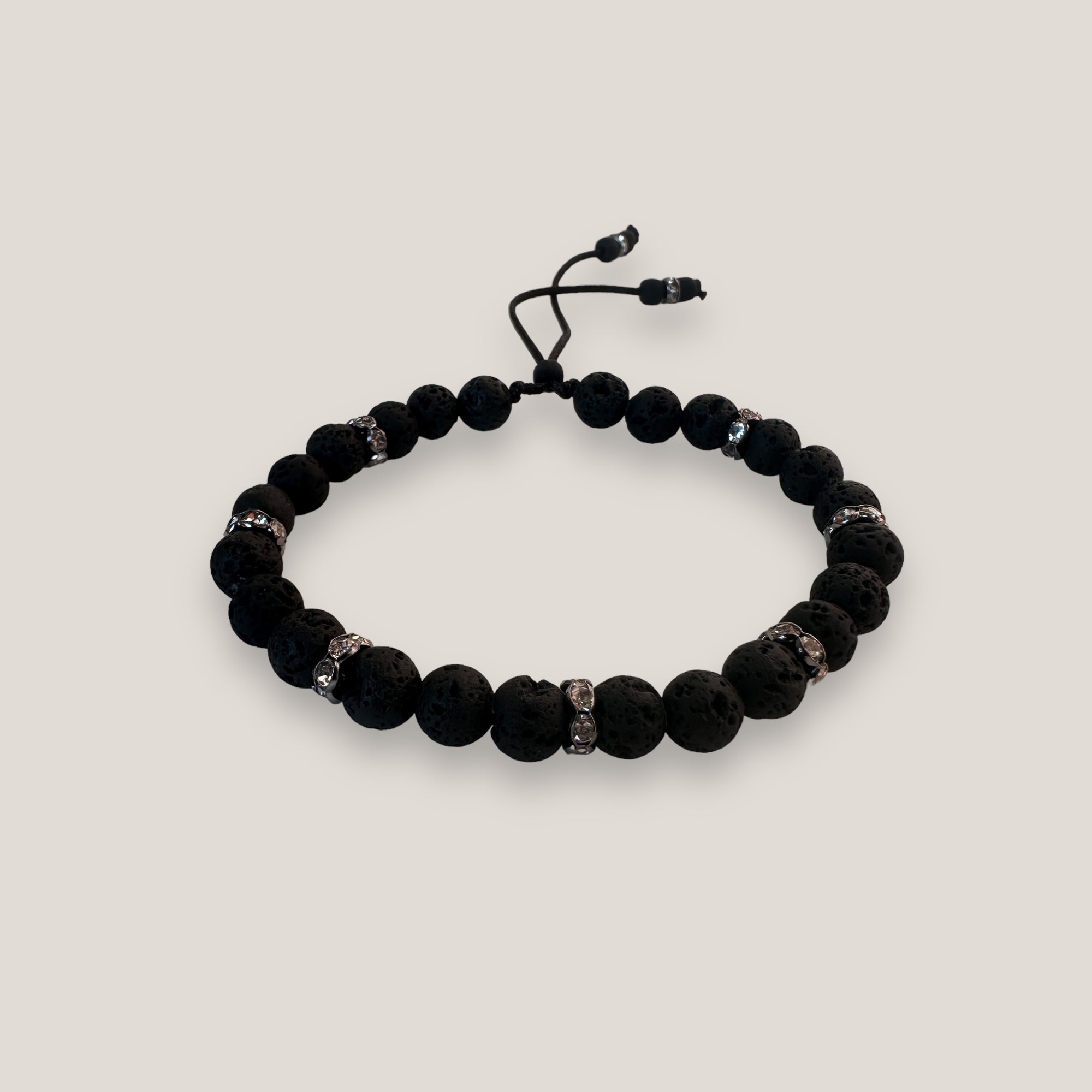 Pulsera Lilith con cuentas 6mm de lava negra y brillis gunmetal con cristalitos blancos