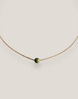 Collar minimal con bola esponja coral caqui