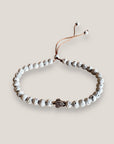Pulsera con tortuguita plateada y lava blanca