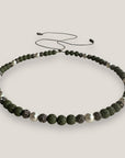 Collar Dafne perlas con esponja coral verde caqui y filigranas gunmetal con cristalitos