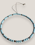 Collar Dafne con esponja coral azul cielo y filigranas gunmetal con cristalitos