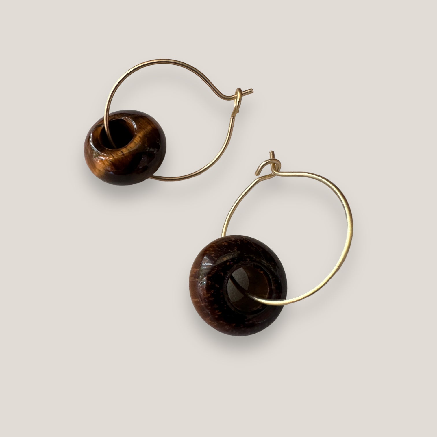 Pendientes aro oro mate con rondel ojo de tigre