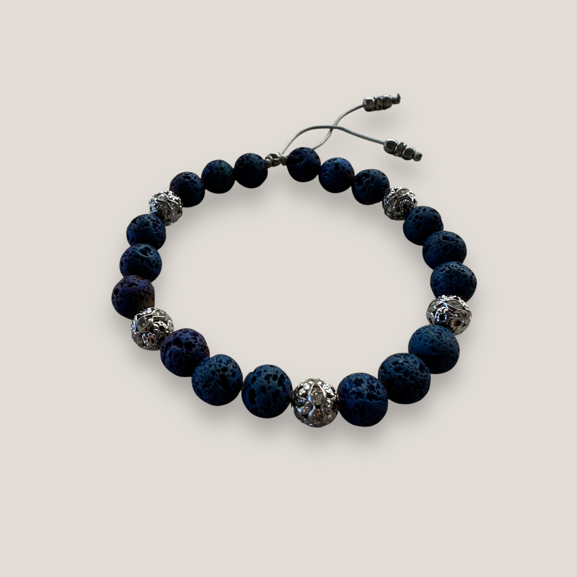 Pulsera Gran Dafne con lava azul añil y filigrana gunmetal con cristalitos