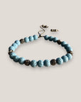 Pulsera Dafne con esponja coral azul cielo y filigrana gunmetal con cristalitos