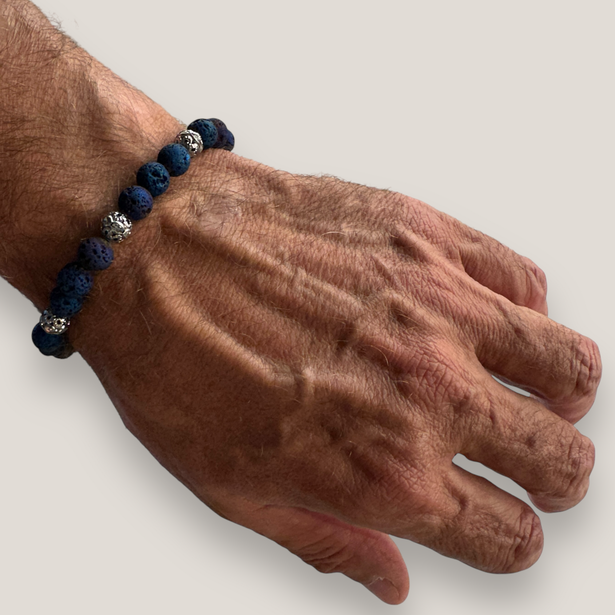 Pulsera Gran Dafne con lava azul añil y filigrana gunmetal con cristalitos