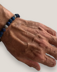 Pulsera Gran Dafne con lava azul añil y filigrana gunmetal con cristalitos