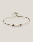 Pulsera minimal con tubo de lava blanca y cuentas plata con brillis blancos