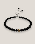 Armband mit goldener Stahlkugel und schwarzer Lava