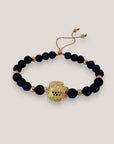 Pulsera con gran tortuga dorada y lava azul añil