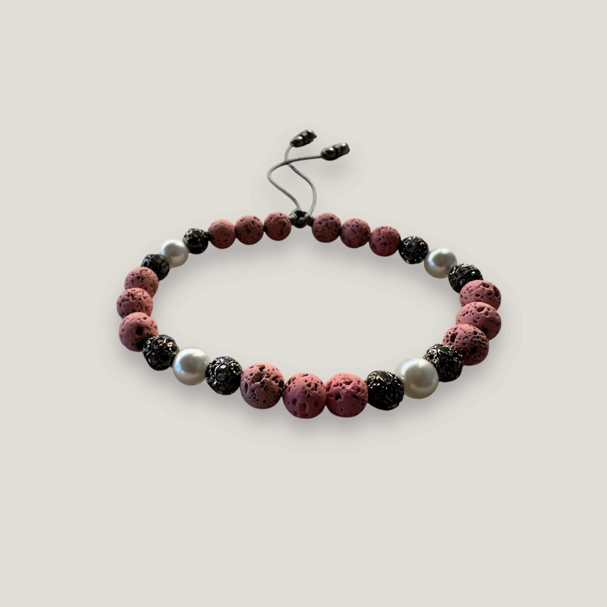 Dafne-Armband mit rosa Lavaperlen und Rotguss-Filigran mit Kristallen