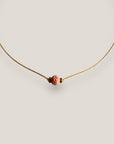 Collar minimal con bola 8mm de esponja coral rosa y separadores dorados con brillis de cristal rosa