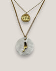 Collar doble medalla nácar isla Fuerteventura acero oro dos cadenas escalonadas