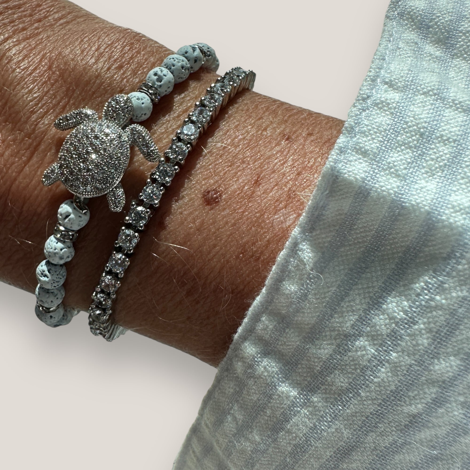 Maxi luxi silver turtle bracelet and lava color
