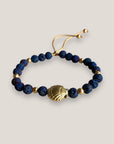 Pulsera con gran concha dorada y lava azul añil
