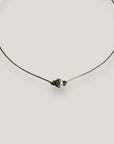 Collar minimal con bola 6mm de lava gris y cuentas gunmetal con cristalitos blancos