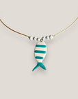 Collar midi pez esmaltado blanco con rayas verde turquesa y cuentas de lava blancas