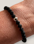 Pulsera con bola acero y lava negra
