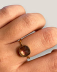 Goldring mit lila Amethyst-Stein, Stahlgold.