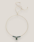 Collar midi con trébol malaquita, acero oro, lava verde oscuro y separadores oro con cristalitos negros a)