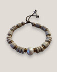 Pulsera Fuerte Beads con perla natural blanca, esponja coral beis y discos acero titanio oro
