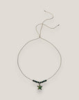 Collar midi con estrella dorada esmaltada en verde con lava verde oscuro y separadores dorados con cristalitos verde olivina