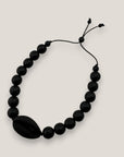 Pulsera cowrie negra mate ónix facetado pulido