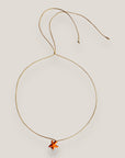 Collar minimal con estrella de howlita naranja