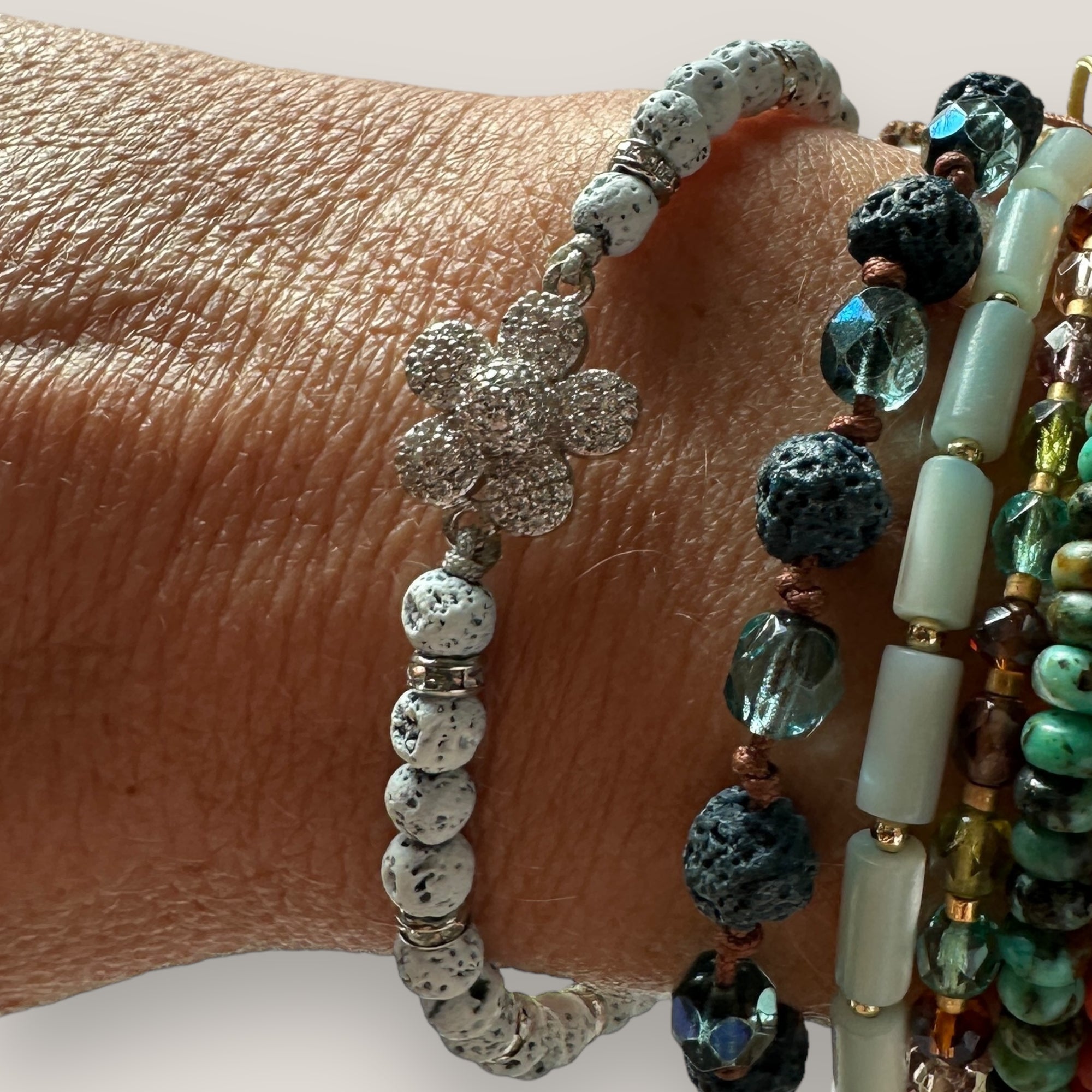 Maxi luxi silver turtle bracelet and lava color