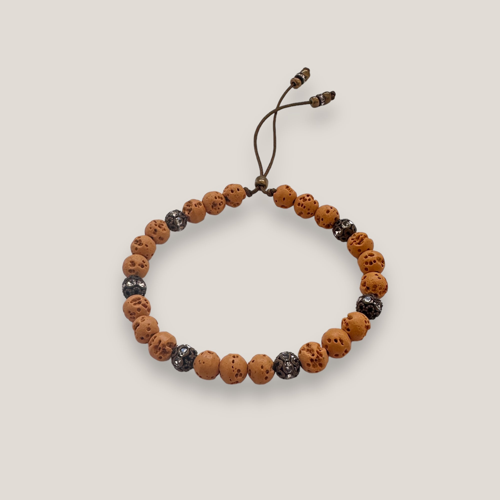 Pulsera Dafne con esponja coral calabaza y filigrana bronce con cristalitos