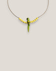 Collar midi loro verde madera esponja coral amarillo claro