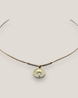 Collar midi con medalla dorada esmaltada en blanco con palmera oro