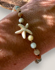 Pulsera Eloise con estrella howlita y amazonitas