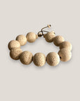 Pulsera con grandes cuentas esponja coral blanca