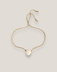 Pulsera minimal con corazón 10mm de nácar blanco