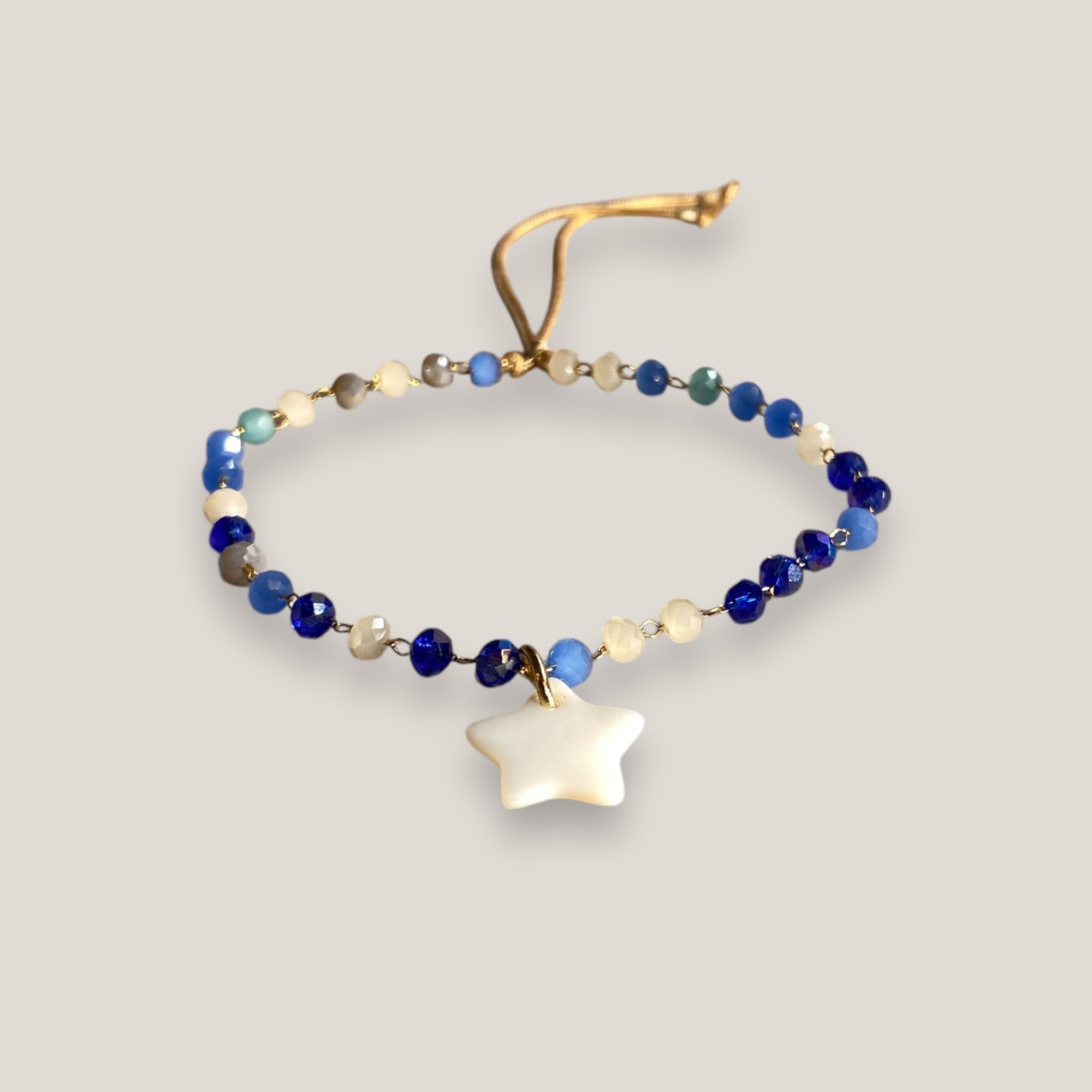 Pulsera cadena acero oro y medallita estrella nacar con cuentas de cristal azules