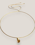Collar minimal con medallita de cristal facetado champán