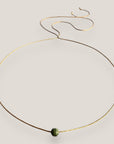 Collar minimal con bola esponja coral caqui