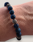 Pulsera Dafne con lava azul añil y filigrana gunmetal con cristalitos brilli