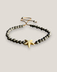 Pulsera Eloise con estrella howlita blanca, lava y hematitas facetadas gris metalizadas