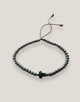 Pulsera con tortuguita plateada y perlas nacaradas grises de 3mm