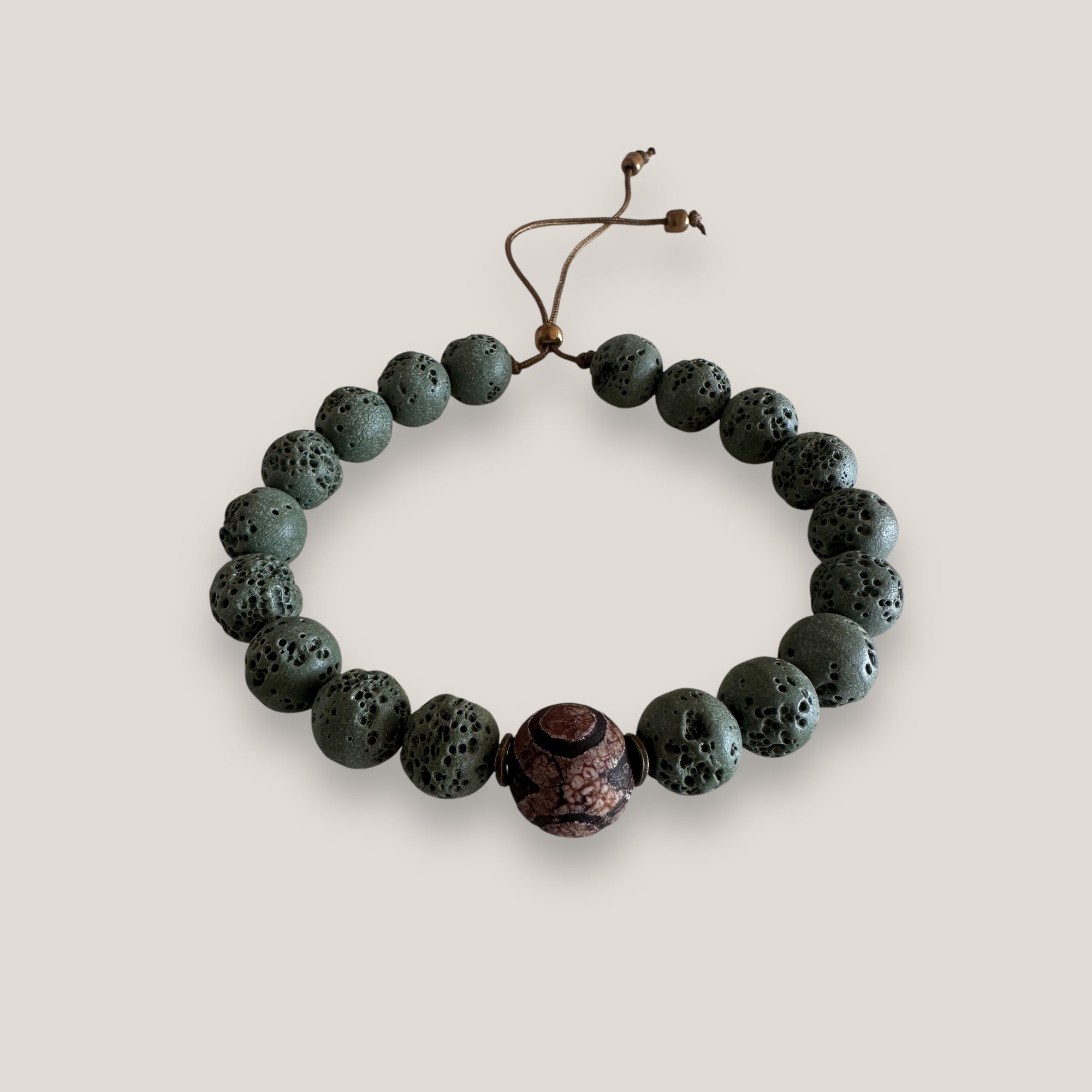 Pulsera con gran ojo de la suerte aborigen marrón y esponja coral 12mm verde militar