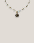 Collar medallita nácar mini Isla Fuerteventura acero oro y cadena de acero oro discos bolitas nácar blanco