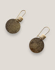 Pendientes Fuerte Beads gancho acero oro con barril esponja coral beis y medalla esmerilada