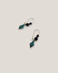 Pendientes gancho acero oro caracolas doradas esmalte turquesa lava azul oscuro separadores dorados cristalitos azul claro